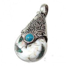 Delicate Tibetan 925 Sterling Silver Turquoise Aged Tridacna Amulet Pendant - $9.86
