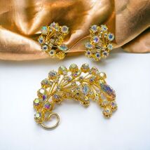 Vintage TRIAD gold tone pronged AB rhinestones brooch and clip on earrin... - €129,70 EUR
