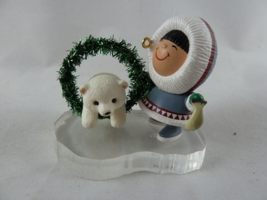 Hallmark: Frosty Friends 15th Keepsake Ornament polar bear wreath 1994 - $9.89