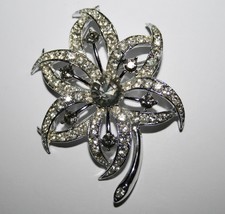Vintage Signed Sarah Coventry Silvertone Sparkling Crystal Flower Brooch  J201GS - £7.99 GBP