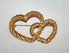 Vintage Gold Tone Twisted Rope Double Heart Brooch       J112 - £15.96 GBP