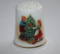 AVON Christmas 1982 Snowflake Porcelain Thimble  #570 - £7.96 GBP