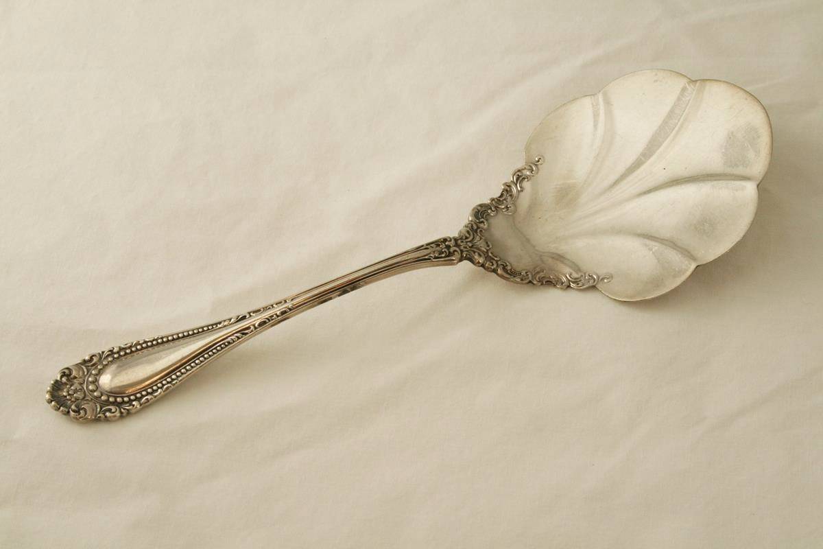 Vintage 1835 R Wallace AI -Virginia- Solid Tomato Cranberry Server #1686 - $30.00