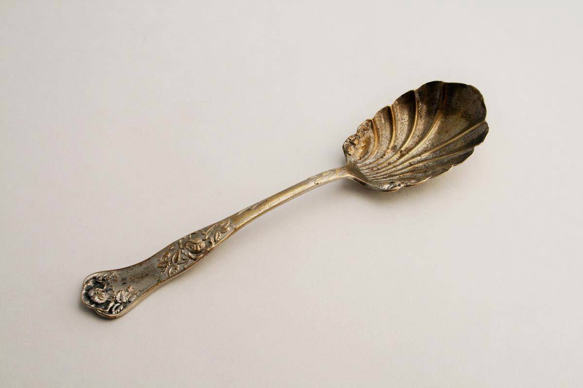 Antique 1900 Royal Plate Co Silverplate -Beauty Rose- Sugar Shell Spoon #1677 - $12.00