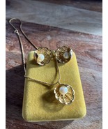 Vintage 1960s Gold Tone Sea Shell and Faux Pearl Clip On Earrings With N... - €22,73 EUR