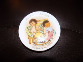 Vintage Avon Mother's day Porcelain Plate Love comes in all sizes 1984 EUC - $21.17