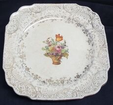 D) Royal China Warranted 22kt Gold Floral Flower Decorative Plate Platte... - $5.93