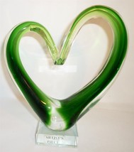 GORGEOUS MURANO GLASS GREEN HEART ON PEDESTAL ARTIST&#39;S PIECE ITALY - $37.24