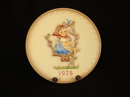 &quot;Apple Tree Girl&quot; ~ MJ Hummel 1976 Collector Plate ~ Goebel 6th Annual # HUM269 - £15.49 GBP