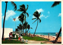 Tropical Boynton Beach along Florida&#39;s Gold Coast Postcard PC150 - £3.93 GBP