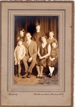 Ralph Wyatt &amp; Family Antique Cabinet Photo - Rochester, New Hampshire - £13.08 GBP