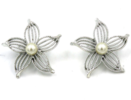 Vintage Sarah Coventry Silver Tone Moonflower Clip On Earrings - £7.85 GBP