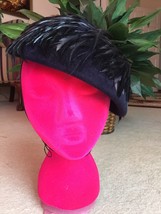 Vintage 1950 Merrimac Black/Navy Blue Peach bloom Velour Feather Hat Made In USA - £19.73 GBP