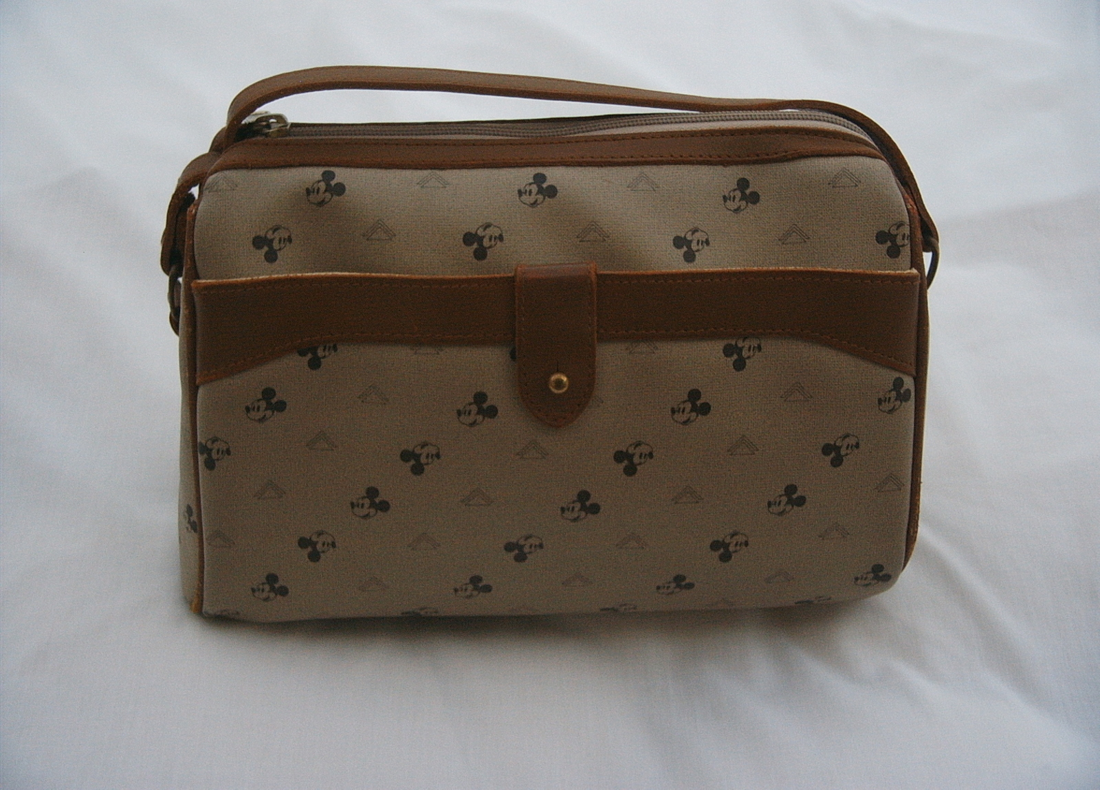 USED/DISNEY STORE/DISNEYLAND/VINTAGE/MICKEY MOUSE/SIGNATURE/SHOULDER BAG - $150.00