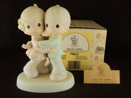 Precious Moments, 521299, Hug One Another, Flame Mark - £29.86 GBP