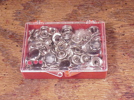 Plastic Red Case with Vintage Sewing Snaps, Green, Pearl and loose pieces - £4.76 GBP