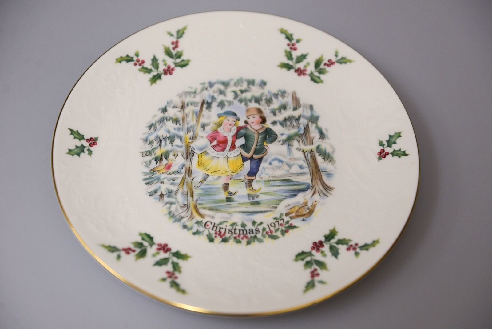 Vintage Royal Doulton first annual holiday Christmas collectors plate skating 77 - £27.46 GBP