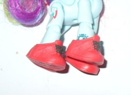 Hasbro My Little Pony  Rainbow Dash With Shoes 3-Inch Jointed and Poseable - $166.09 MXN