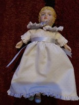 1983 Avon Victorian Collector Doll Porcelain Vintage Collectible Avon - $4.99