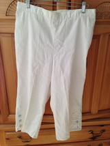 women&#39;s white Capri pants by Alfred dunner size 8 - £19.65 GBP