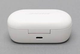 Bose QuietComfort 831262-0020 Wireless Earbuds with Charging Case White (good) image 9