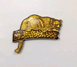 Mountain Lion Cougar on Tree Big Cat Pin Enamel Lapel Hat Tac Vintage from 80&#39;s - $5.18