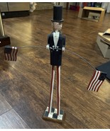 Nancy Thomas Folk Art Uncle Sam Long Leg Figure W/Flags 1990 19” DAMAGED - $3,183.51 MXN