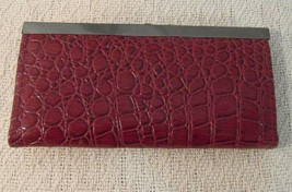 Adult Women&#39;s Faux Maroon Snake Skin Snap Closed Evening Clutch Purse 33882 - £14.00 GBP