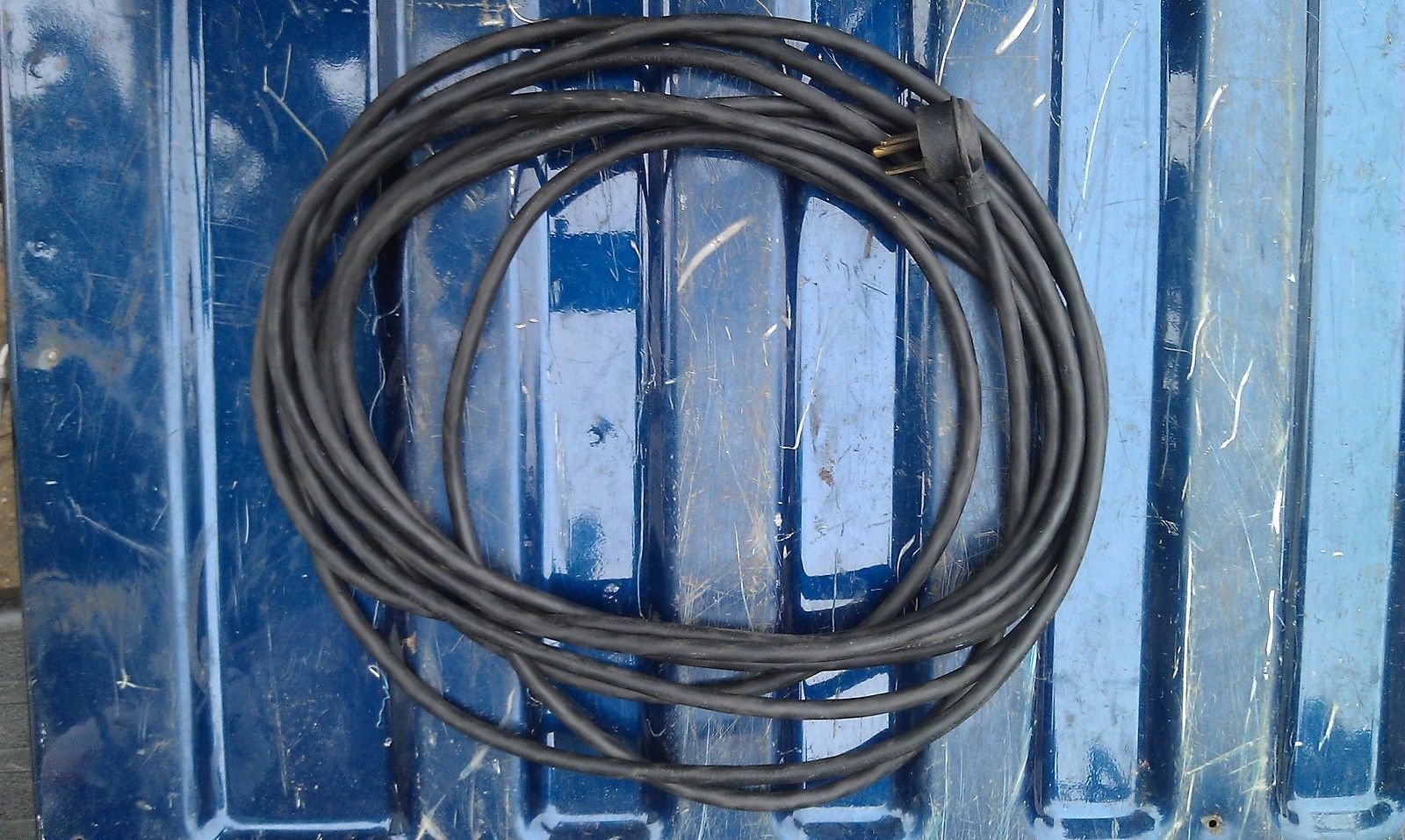 8JJ48        24' LEAD CORD WITH DOUBLE 90 DEGREE HEAD, 16/3, VERY GOOD CONDITION - £9.72 GBP