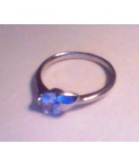 CUBIC ZIRCONIA SOLITAIRE RING WITH SIDE HEART -SIZE 7 - $192.52 MXN