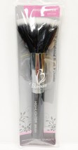 BLOSSOM HIGHLIGHTER BRUSH FOR BLUSH &amp; CHEEKS #38101 - £4.69 GBP