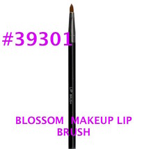 BLOSSOM LIP BRUSH LIP LINING &amp; COLORING #39301 - £2.33 GBP