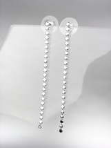 CHIC Minimalist Urban Anthrpologie Thin Silver Flat Beads Long Dangle Ea... - £10.26 GBP
