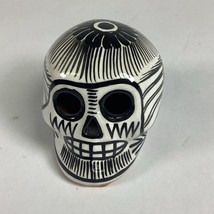 Day Of The Dead Black And White Small Sugar Skull Figurine - $20.30 CAD