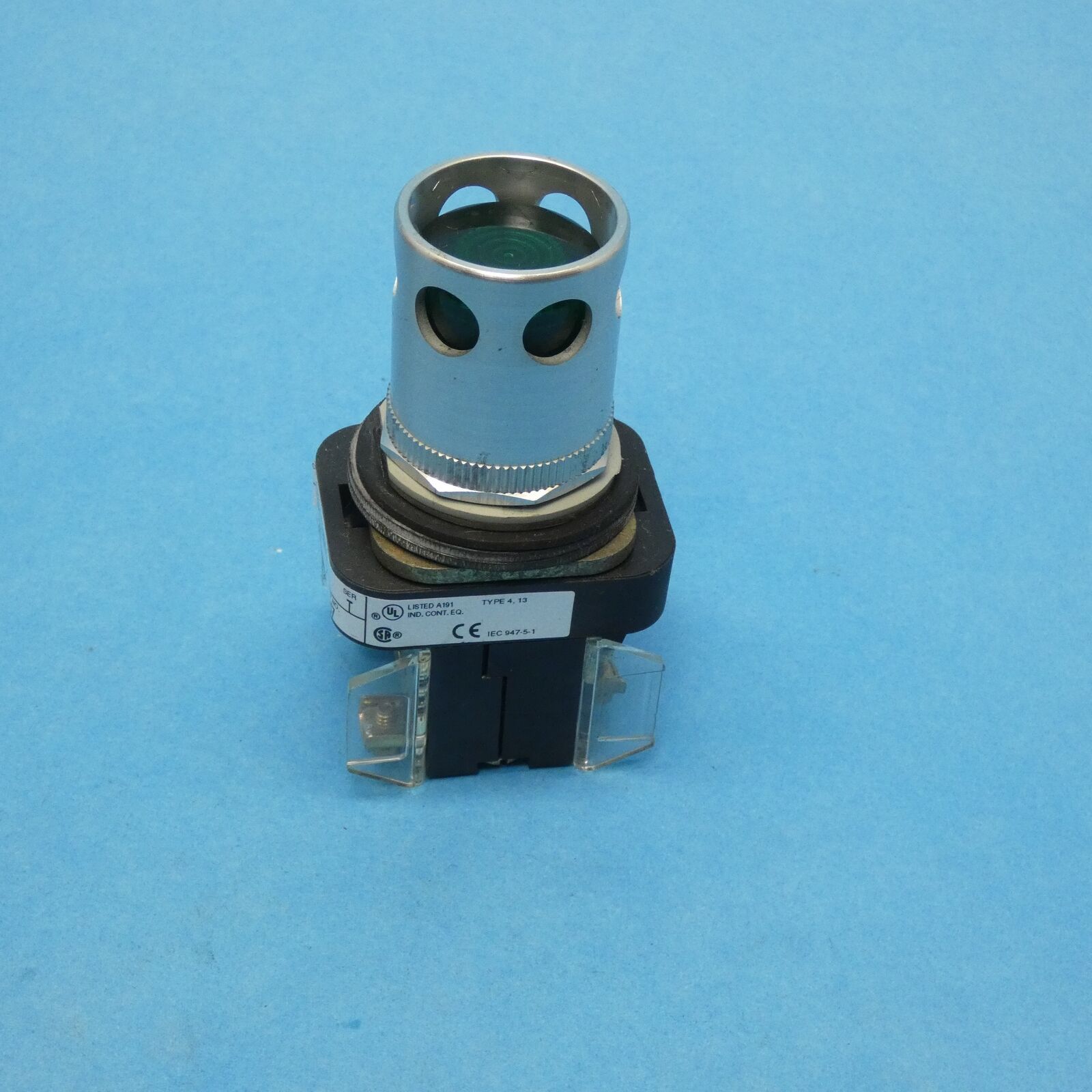 Allen Bradley 800T-QA24GD1 30.5 MM Illuminated Push Button Green 24VAC/DC 1 NO Item image 2
