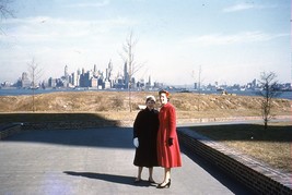 Original View of Downtown Manhattan Two Girls NYC Kodachrome 35mm Photo Slide - £14.79 GBP