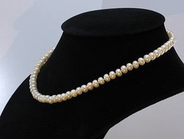 Pearl Choker Necklace 16.5 Inch Cream Freshwater 7 mm Buttons Knotted Real Silk - £39.61 GBP