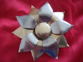 1960’s Brooch Gold &amp; Silver Petal Design with Tiny Turned up Tips Vintag... - £31.89 GBP