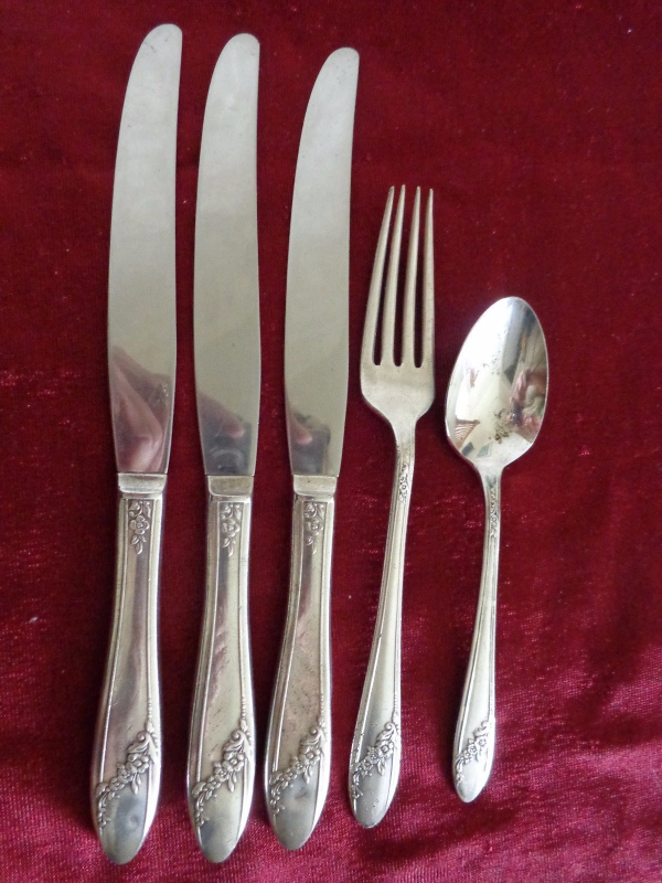 Primary image for 5 Pieces of Tudor Plate Oneida Community Silver-Plated Flatware. (#0086)