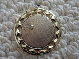 Gold Colored Round Pendant With One Stone (#1038) - £8.70 GBP
