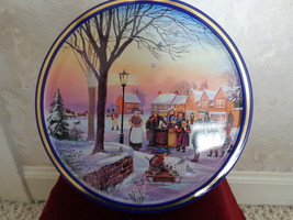 Round Cookie Tin Of Towns People Roasting Chestnuts (#0999). - £9.01 GBP