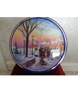 ROUND COOKIE TIN of TOWNS PEOPLE ROASTING CHESTNUTS (#0999). - £9.37 GBP