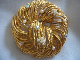 Vtg Brooch has a Gold Feathered design Tiny Seed Pearls &amp; Rhinestones (#0562) - £37.74 GBP