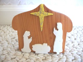 Magnetic Wooden Ornament Depicting the Nativity Scene. (#0216) - £11.00 GBP