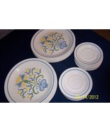 Vintage Plates Dinnerware/Stoneware Boxed Flower Pattern (#0713) - $3.00