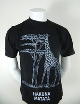 Unisex Youth Master Knit Hakuna Matata Giraffe Graphic Black Cotton T Shirt L - £10.20 GBP