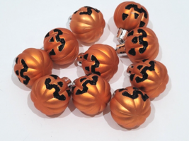 Halloween MINI Orange Pumpkin Plastic 1&quot; Tree Ornaments Decorations Set of 8 - £12.82 GBP