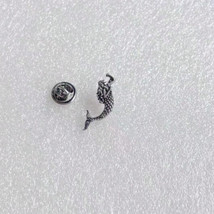 Mermaid tiny pin brooch - €10,31 EUR