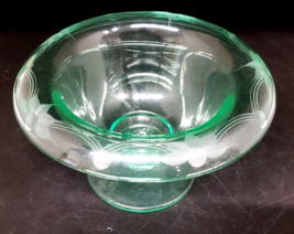 Vintage Rolled Edge Green Uranium Glass Footed Bowl w/Flower Design - £31.57 GBP