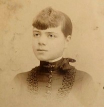 Cabinet Card Young Lady in Black Richter Studio Philadelphia PA DAMAGED  - £17.42 GBP